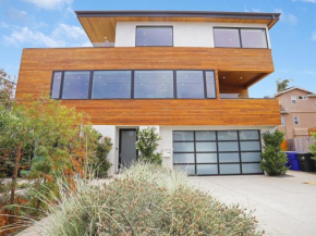 Luxury Dream Home - Massive Rooftop Patio, Zen Garden, AC & Fast Wifi!